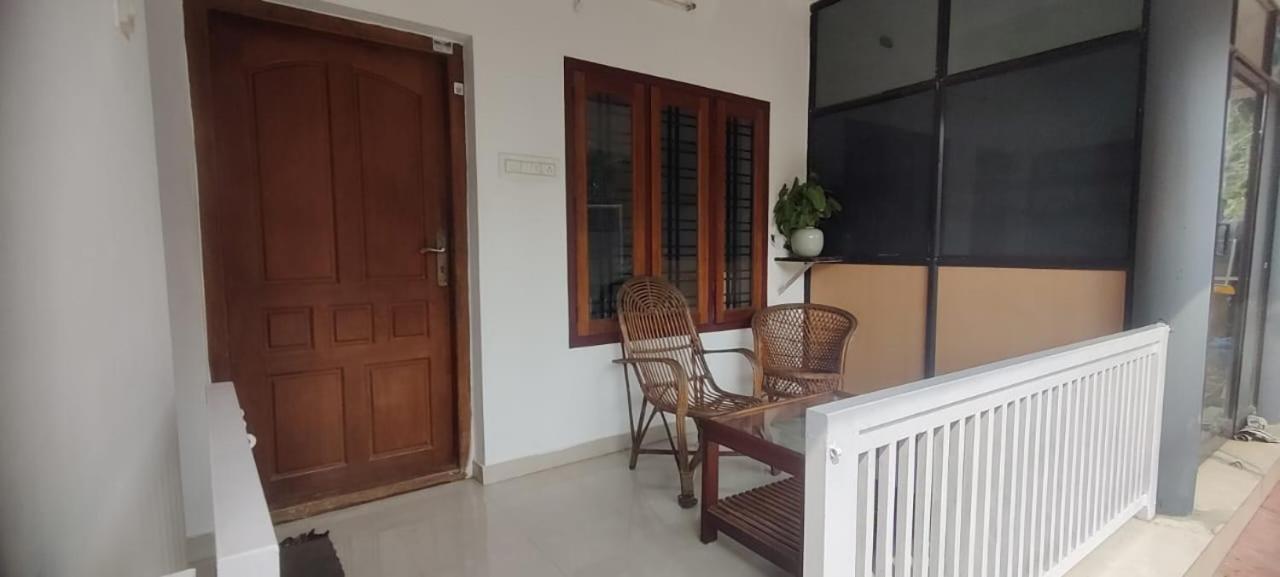 Hostel Calaila Varkala Esterno foto
